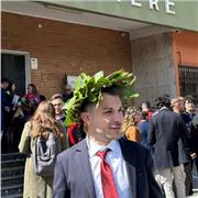 Laureato in lettere moderne e specializzato in Italianistica, impartisce ripetizioni e aiuto compiti nelle discipline umanistiche